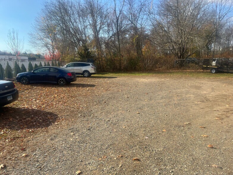 More Photos Of 9-19 King St, Old Saybrook Light Manufacturing For Lease