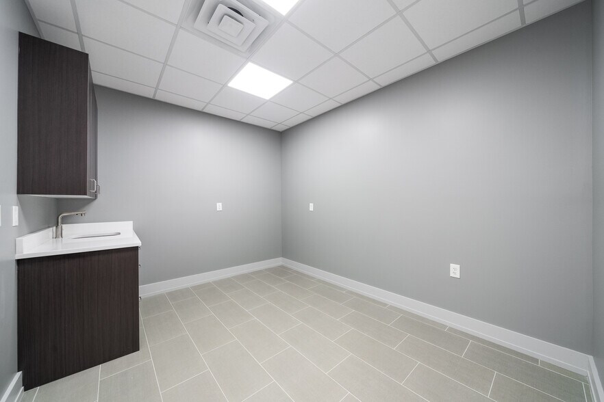 More Photos Of 845 Newark Ave, Jersey City Medical For Lease