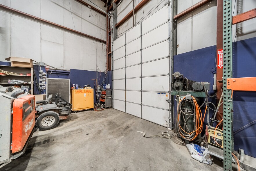 More Photos Of 129 Dupree St, Charlotte Distribution For Lease