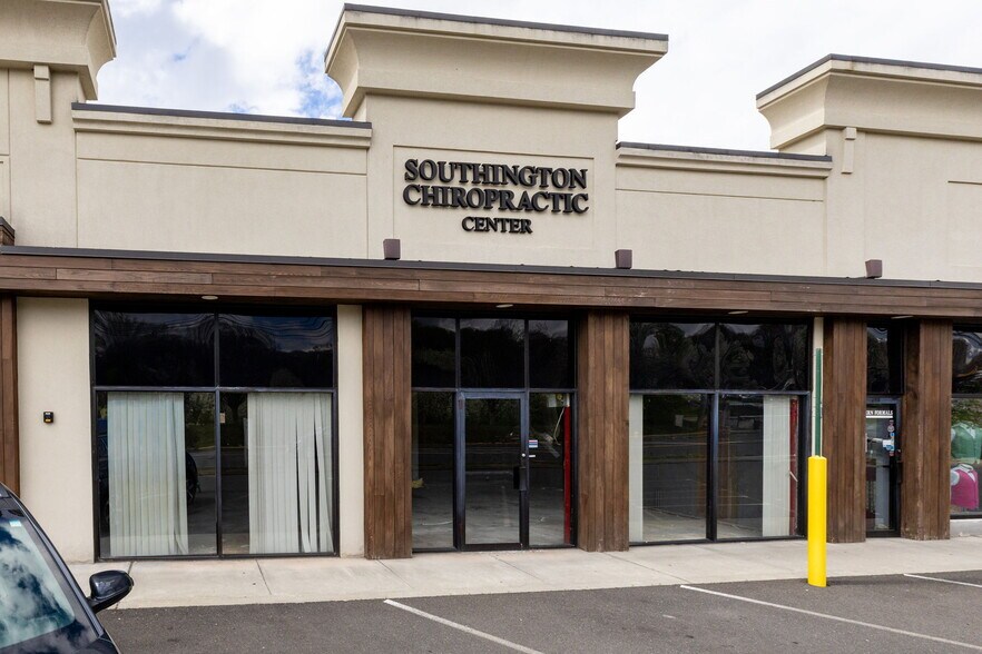 More Photos Of 474 N Main St, Southington Storefront For Lease