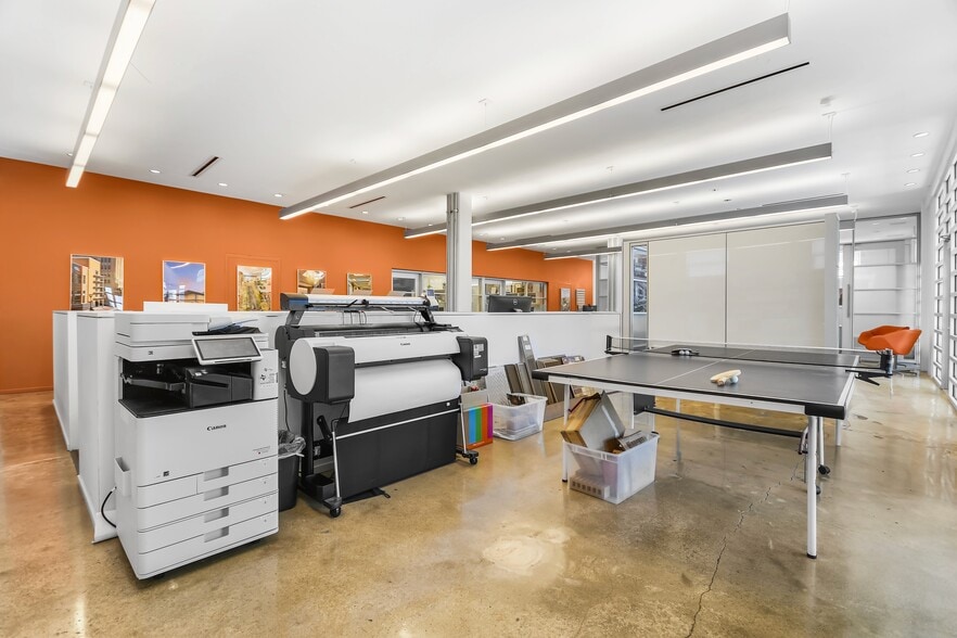 More Photos Of 1320 E Houston St, San Antonio Storefront Retail Office For Lease