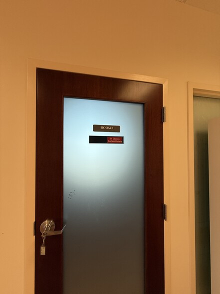 More Photos Of 46090 Lake Center Plz, Sterling Medical For Lease