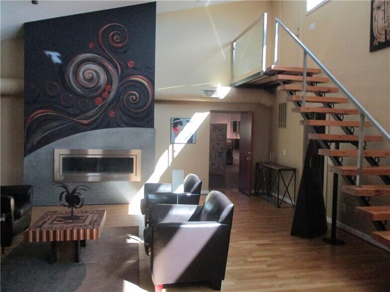 More Photos Of 19 Jay St, Rochester Freestanding For Sale