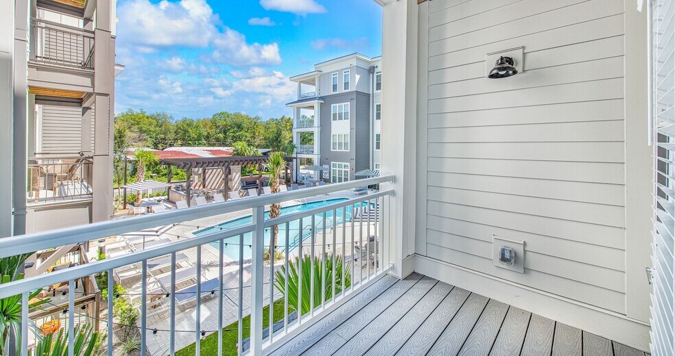 More Photos Of 725-735 Coleman Blvd, Mount Pleasant Apartments For Lease