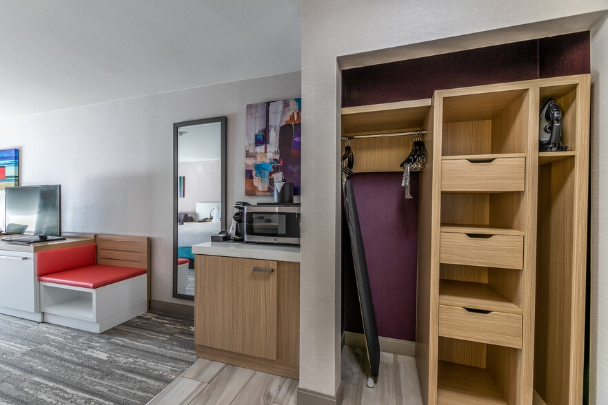 More Photos Of 4400 North Fwy, Fort Worth Hotel For Sale