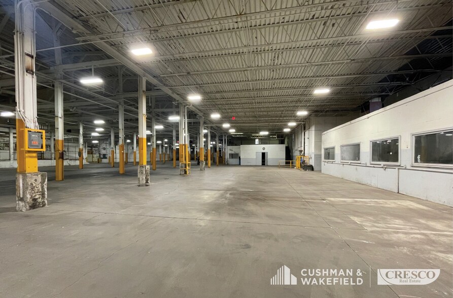 More Photos Of 12117 Bennington Ave, Cleveland Manufacturing For Lease