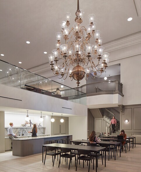 More Photos Of 33 N LaSalle St, Chicago Coworking Space
