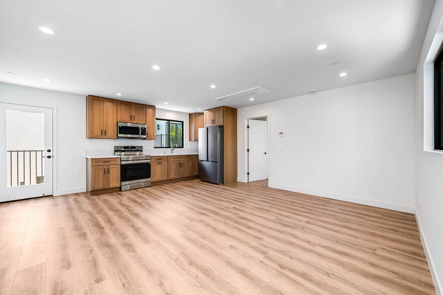 More Photos Of 5954 Simpson Ave, Valley Village Apartments For Sale