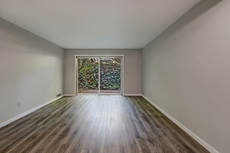 More Photos Of 9800 Roosevelt Way NE, Seattle Apartments For Sale