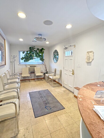 More Photos Of 2302 29th St, Astoria Office For Lease