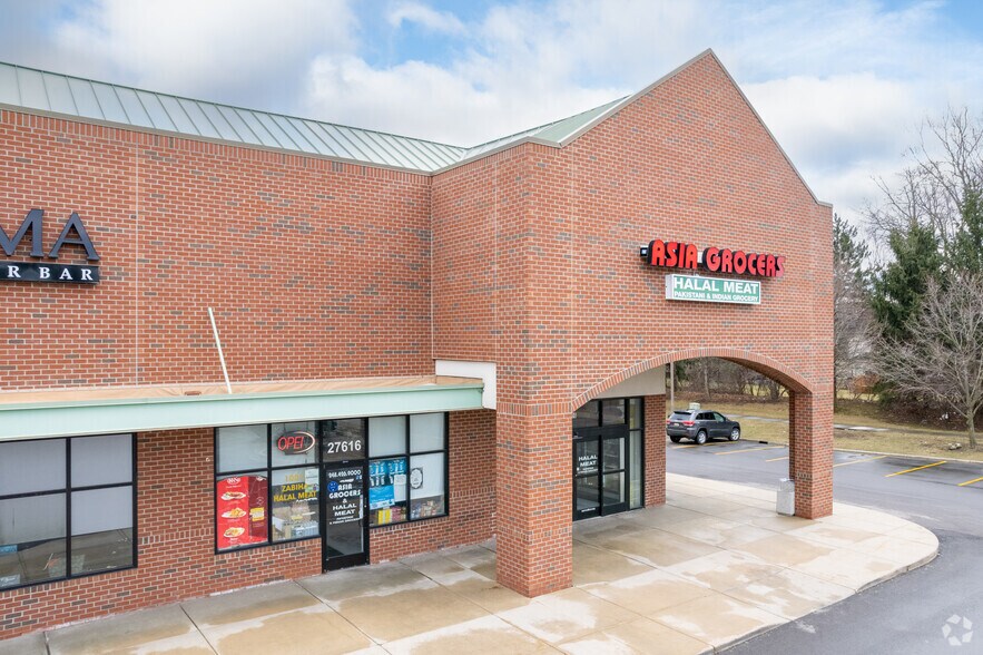 More Photos Of 27616-27690 Middlebelt Rd, Farmington Hills Freestanding For Lease