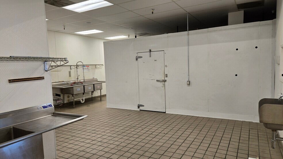 More Photos Of 5600-5628 Watt Ave, North Highlands Unknown For Lease