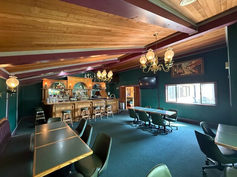 More Photos Of 520 N Mount Shasta Blvd, Mount Shasta General Retail For Sale