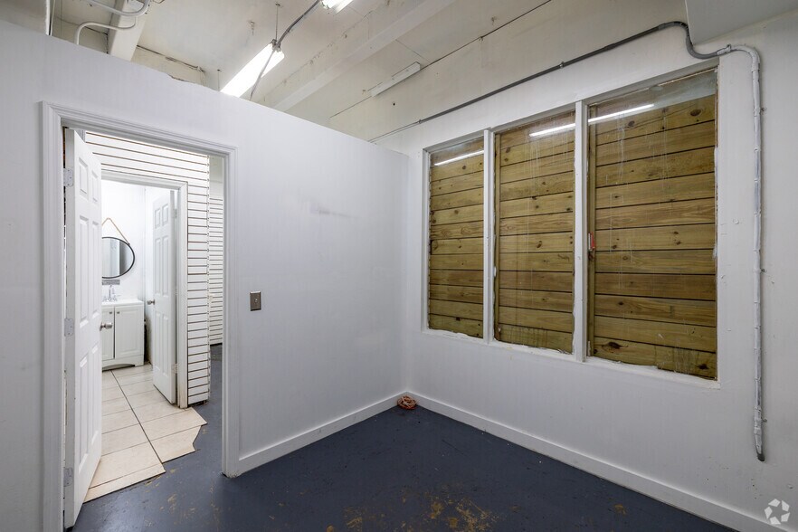 More Photos Of 1833-1847 NW 20th St, Miami Storefront Retail Office For Lease