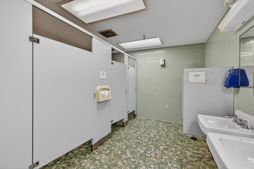 More Photos Of 310 Pennington Dr, Paris Manufacturing For Sale
