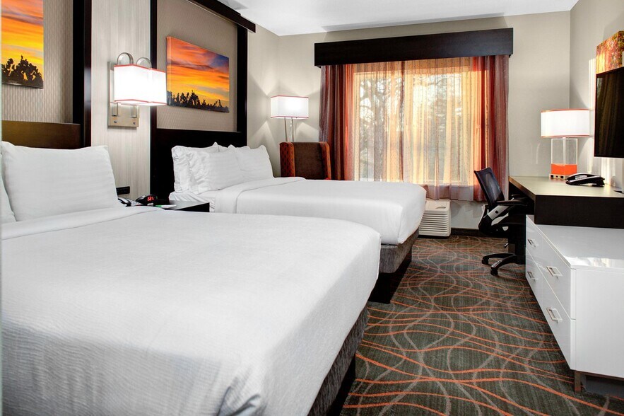 More Photos Of 8755-8757 Old Redwood Hwy, Windsor Hotel For Sale