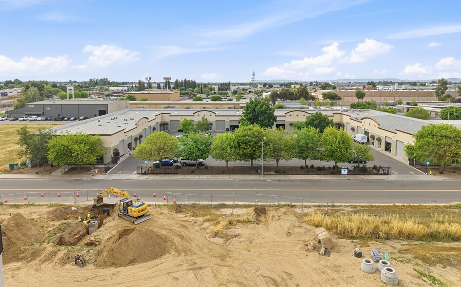 More Photos Of 2200-2248 MaryAnne Dr, Turlock Warehouse For Lease
