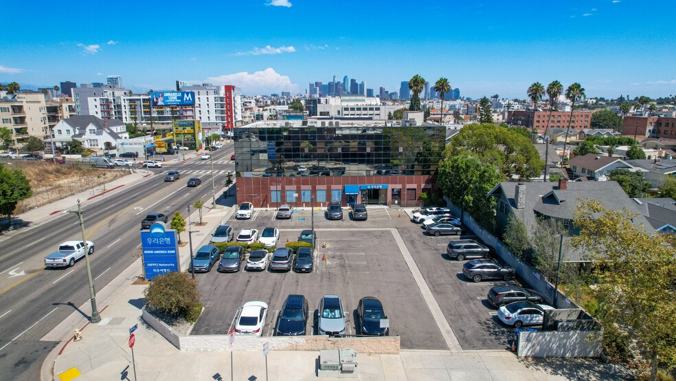 More Photos Of 3360 W Olympic Blvd, Los Angeles Office For Lease