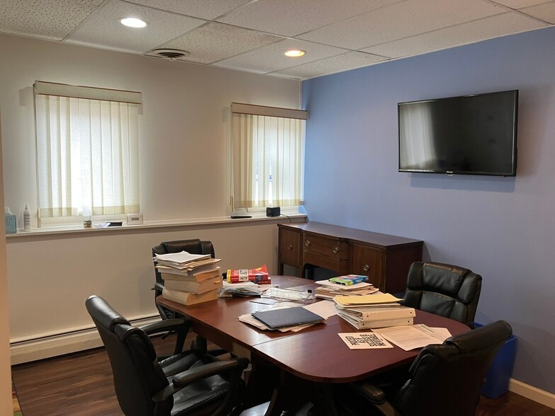 More Photos Of 2425 Clover St, Rochester Office For Lease