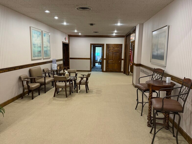 More Photos Of 1001 2nd Ave, Rockford Religious Facility For Sale