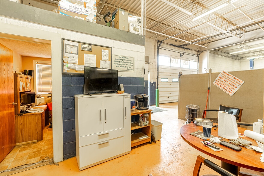 More Photos Of 2615 Harrisburg Ave NE, Canton Warehouse For Sale