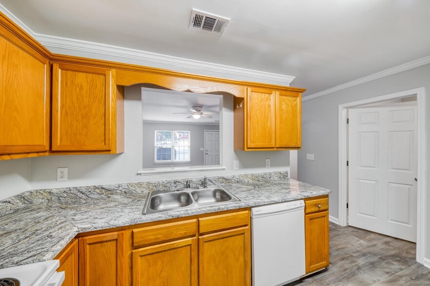 More Photos Of 100-202 Oak Bluff Dr, Athens Apartments For Sale