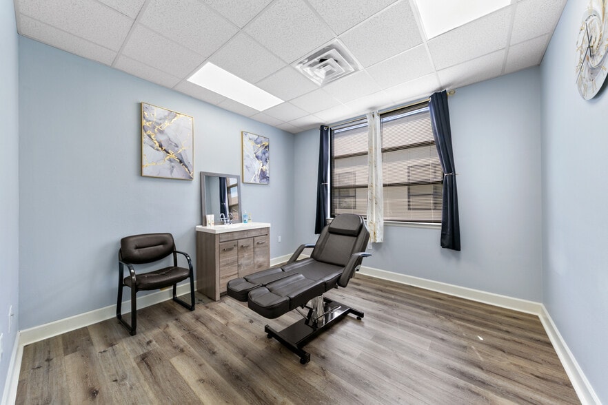 More Photos Of 8118 Fry Rd, Cypress Medical For Lease