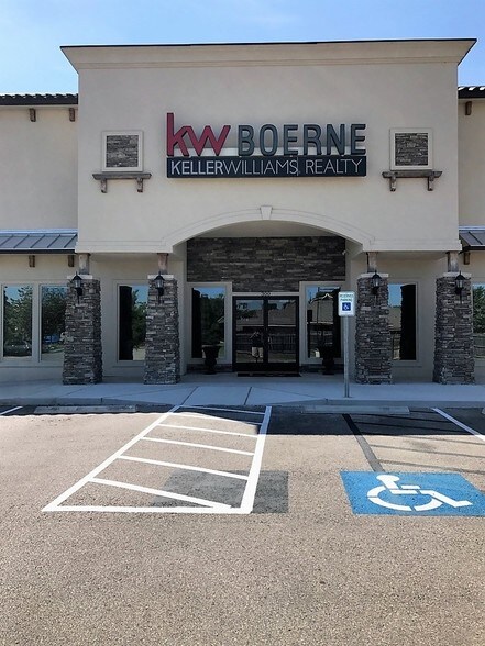More Photos Of 1018 River Rd, Boerne Storefront Retail Office For Lease