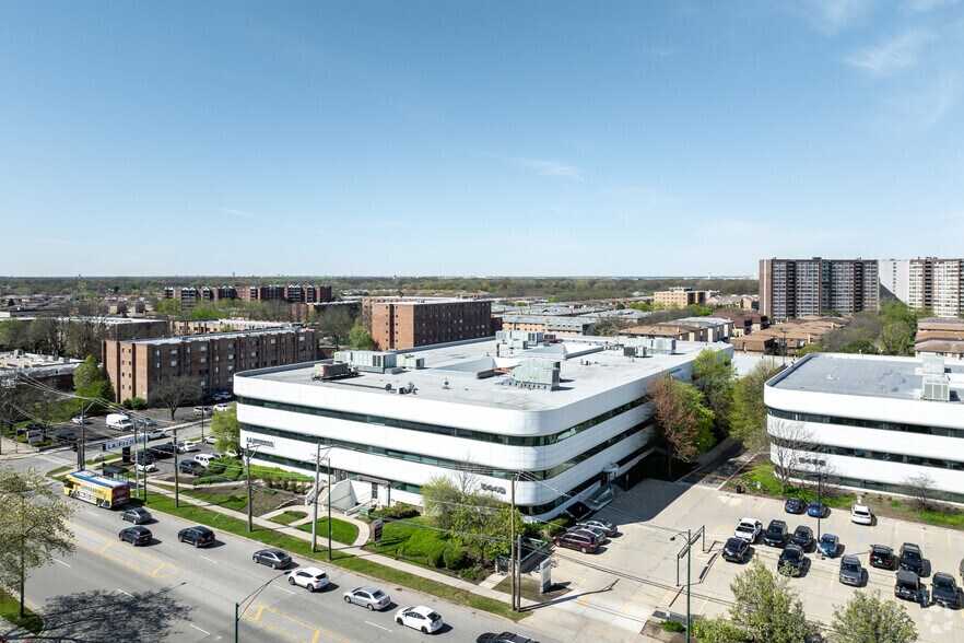 More Photos Of 5440 N Cumberland Ave, Chicago Office For Lease
