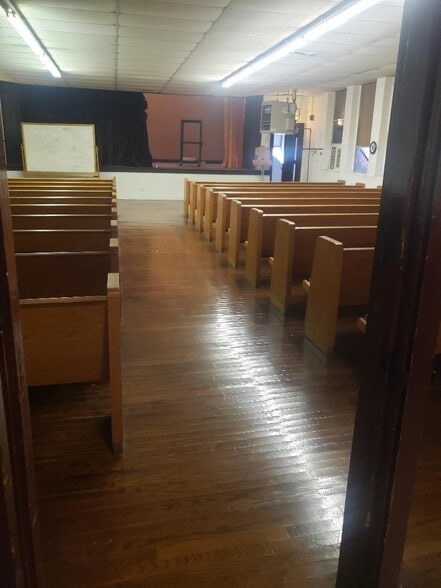 More Photos Of 600 W Pecan St, Altus Religious Facility For Sale