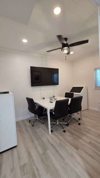More Photos Of 85998 Overseas Hwy, Islamorada Office Residential For Lease