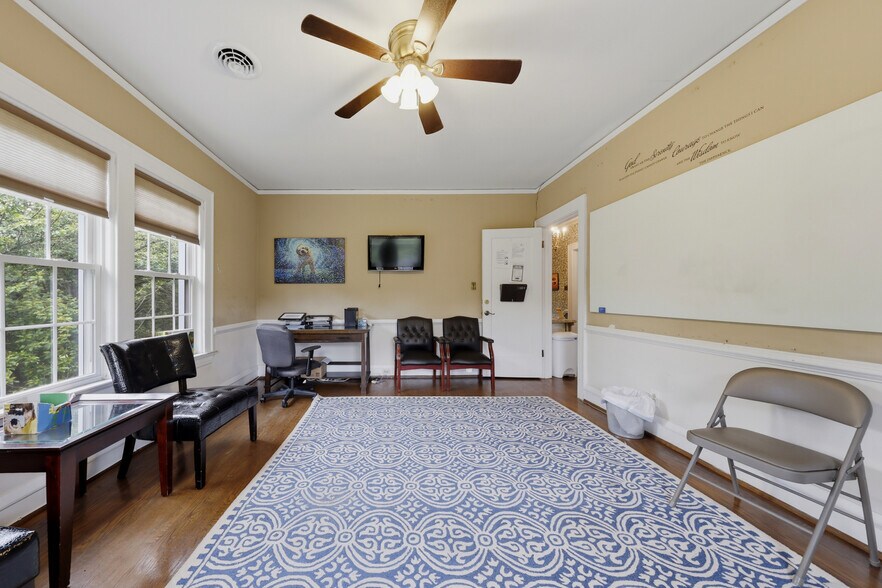 More Photos Of 18697 Forest Rd, Lynchburg Office For Sale