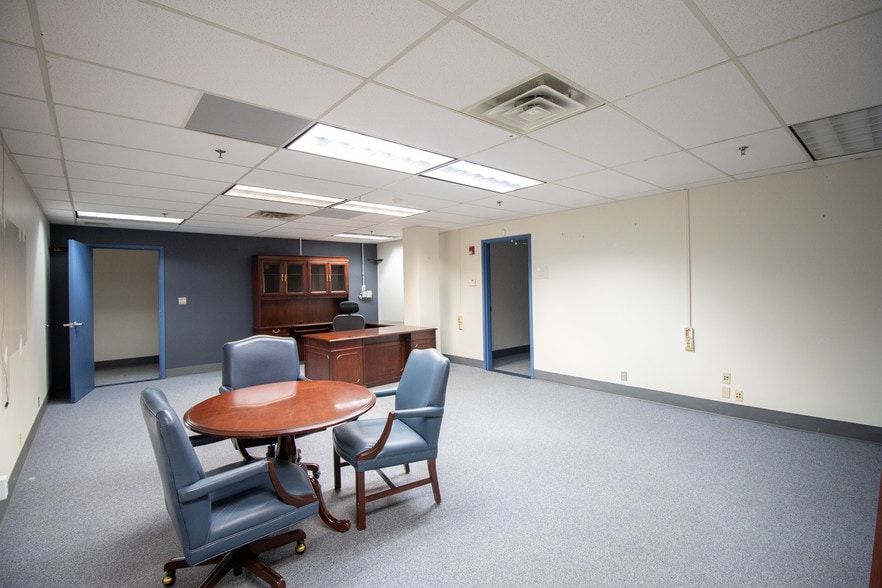 More Photos Of 347 W Main St, Clarksburg Office For Lease