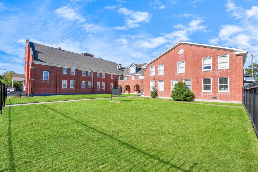 More Photos Of 2728 Kentucky St, Baytown Religious Facility For Sale