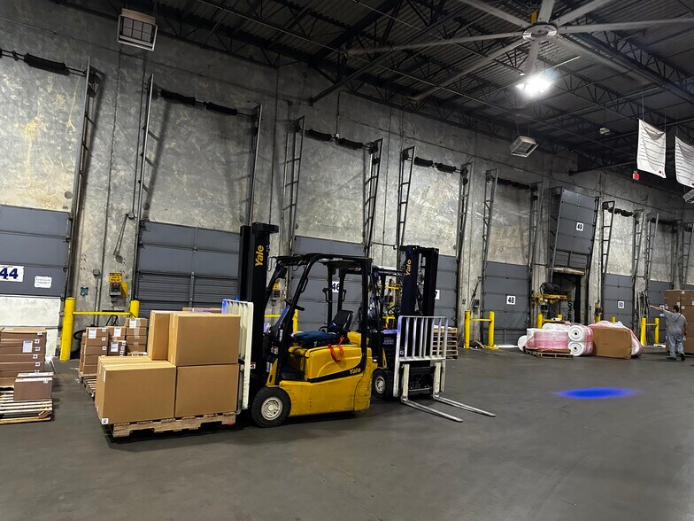 More Photos Of 3500 Flanders Dr, Ardmore Distribution For Lease