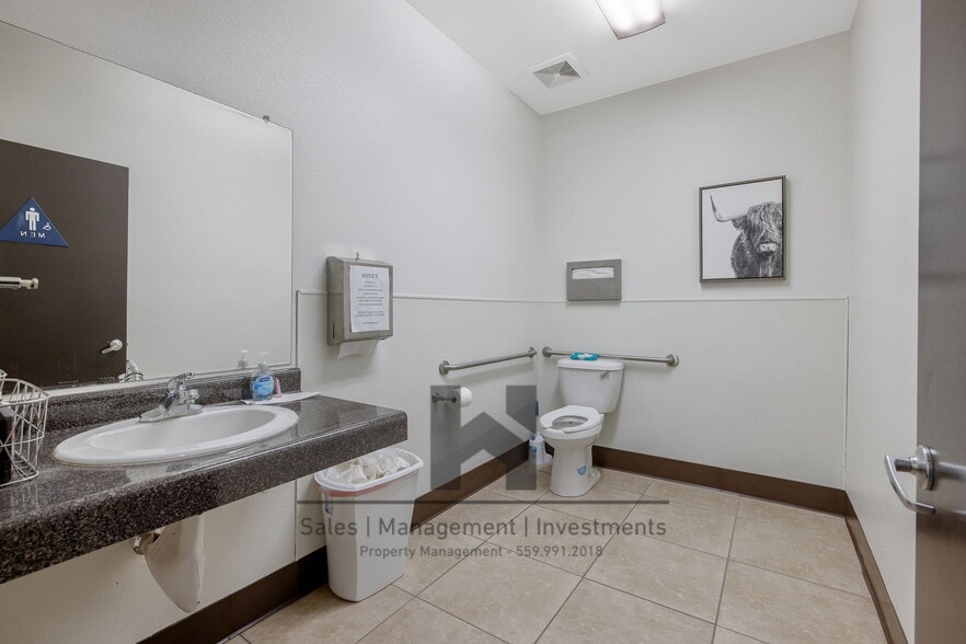 More Photos Of 4004 S Demaree St, Visalia Medical For Lease