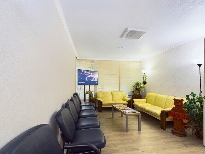 More Photos Of 4456 Manzanita Ave, Clearlake Storefront Retail Office For Sale