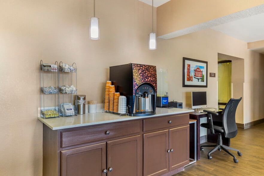 More Photos Of 115 Lake Ave, Spring Lake Hotel For Sale