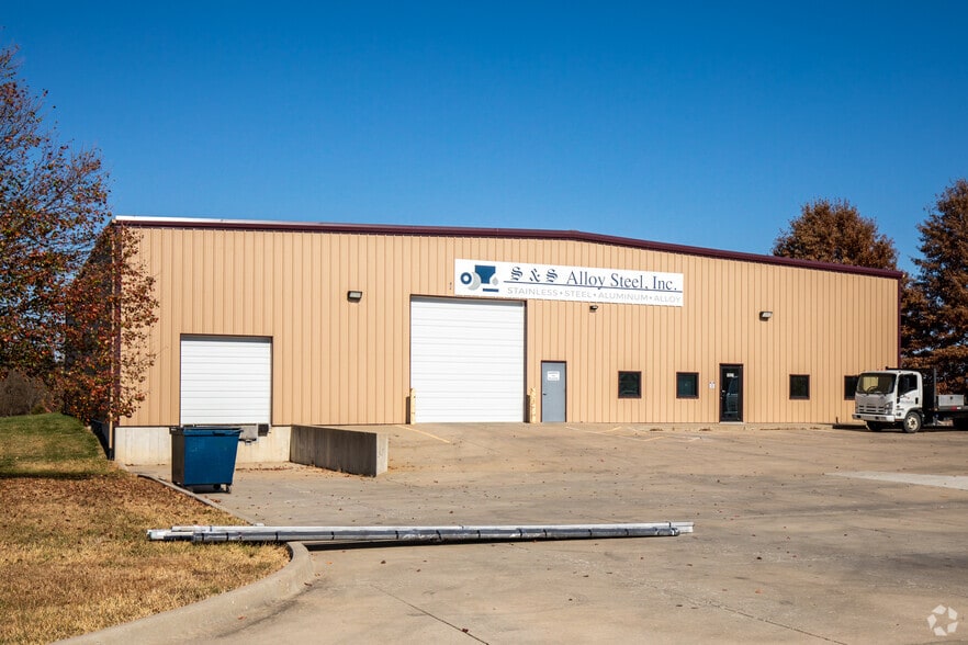 Primary Photo Of 1821 Commerce Dr, Tonganoxie Warehouse For Sale