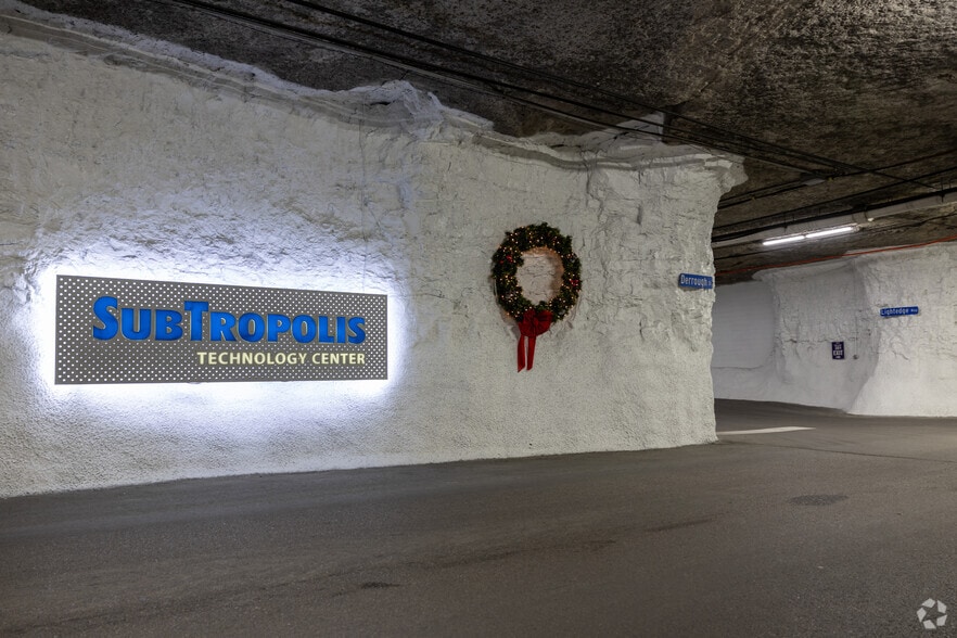 More Photos Of 8800 NE Underground Dr, Kansas City Warehouse For Lease