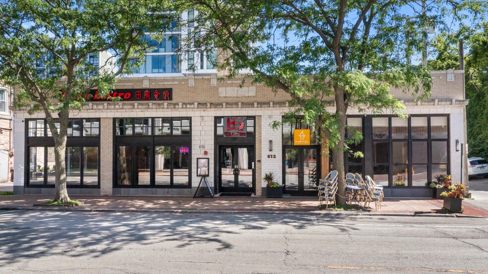 More Photos Of 810-812 Grove St, Evanston Bar For Sale