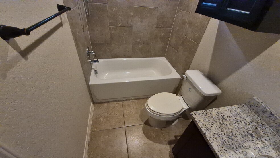 More Photos Of 6866 Lakeview Dr, San Antonio Multifamily For Sale