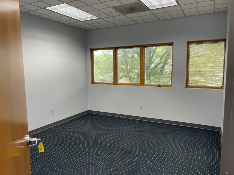 More Photos Of 1735 Central Ave, Albany Office For Sale
