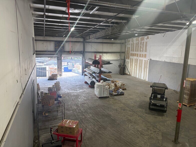 More Photos Of 11475-11487 Rocket Blvd, Orlando Warehouse For Lease