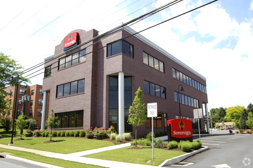 Primary Photo Of 924 Eaton Ave, Bethlehem Office For Lease