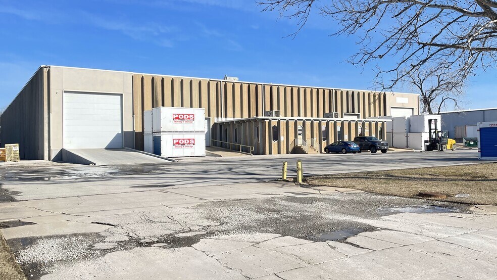 Primary Photo Of 10541 E Ute St, Tulsa Manufacturing For Lease
