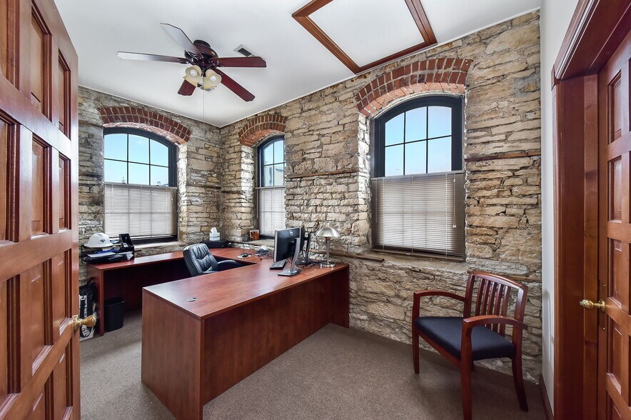 More Photos Of 30 S Shumway Ave, Batavia Office For Lease