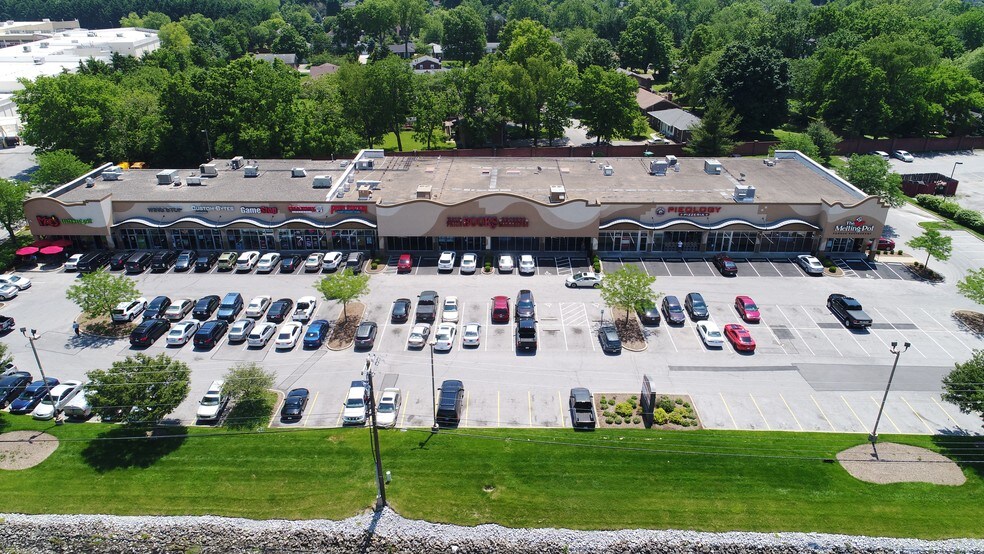 More Photos Of 2001 S Hurstbourne Pky, Louisville Storefront For Lease