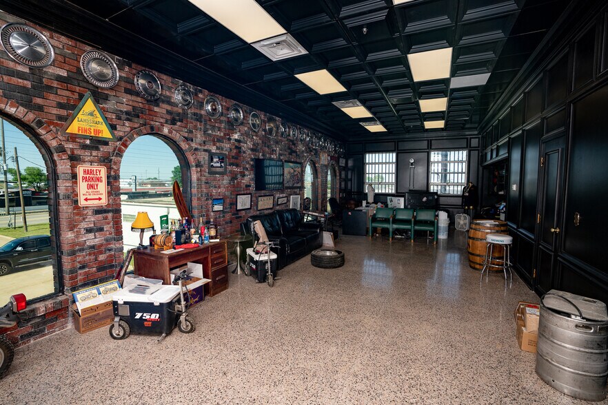 More Photos Of 6308 E 15th St, Tulsa Manufacturing For Lease