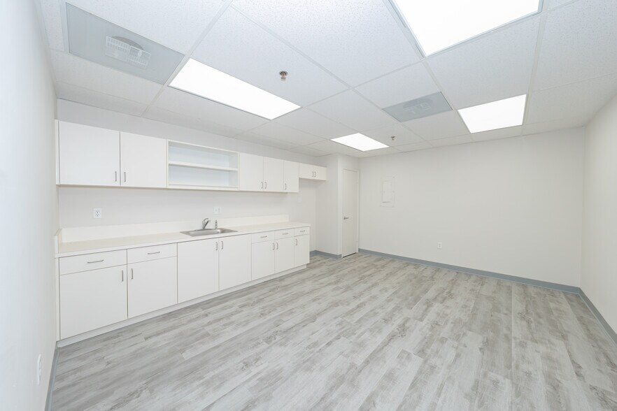 More Photos Of 6630 NW 16th Ter, Fort Lauderdale Warehouse For Lease